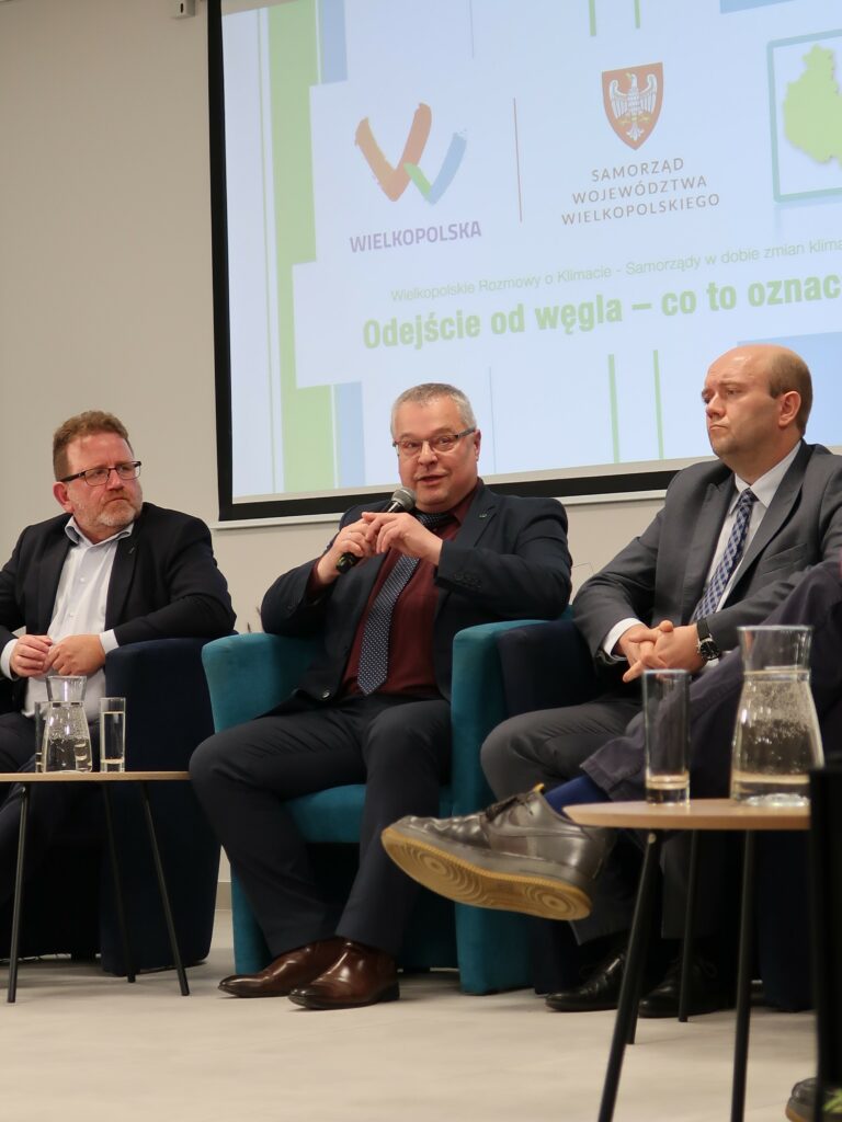 Zdjęcie przedstawia uczestników konferencji „Wielkopolskie Rozmowy o Klimacie”