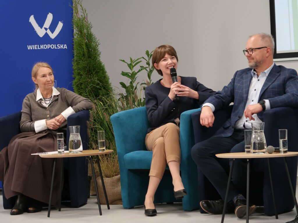 Zdjęcie przedstawia uczestników konferencji „Wielkopolskie Rozmowy o Klimacie”